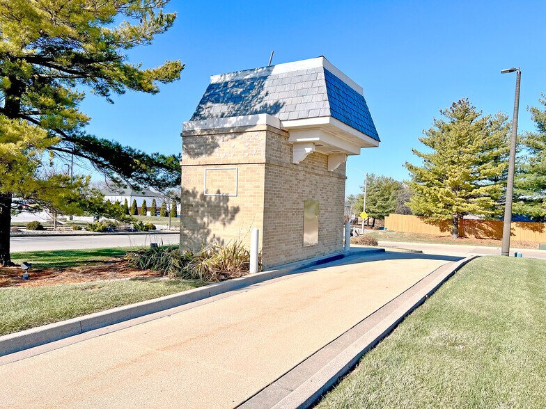 More Photos Of 2143 S State Route 157, Edwardsville Bank For Sale