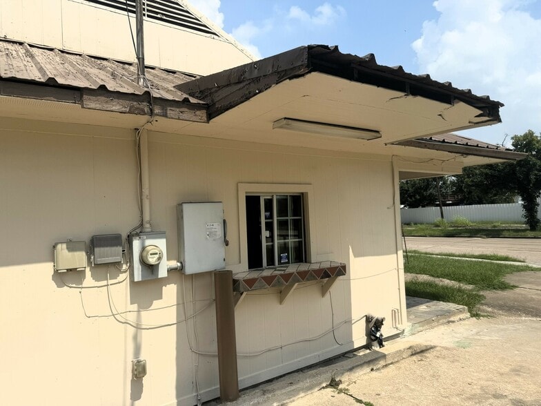 More Photos Of 5740 S Wayside Dr, Houston Restaurant For Lease