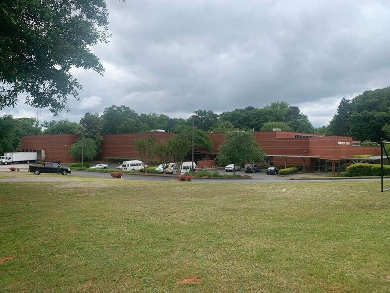 More Photos Of 1480 Bells Ferry Rd, Marietta Warehouse For Lease