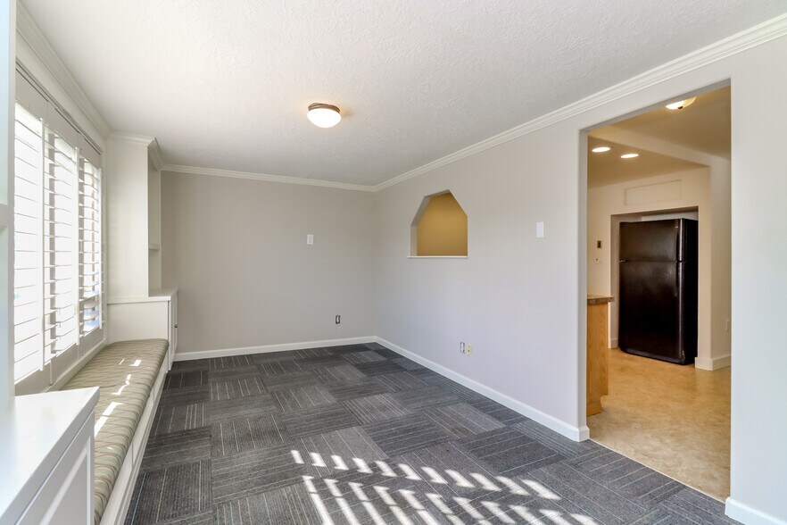 More Photos Of 3838 S Warner St, Tacoma Flex For Lease