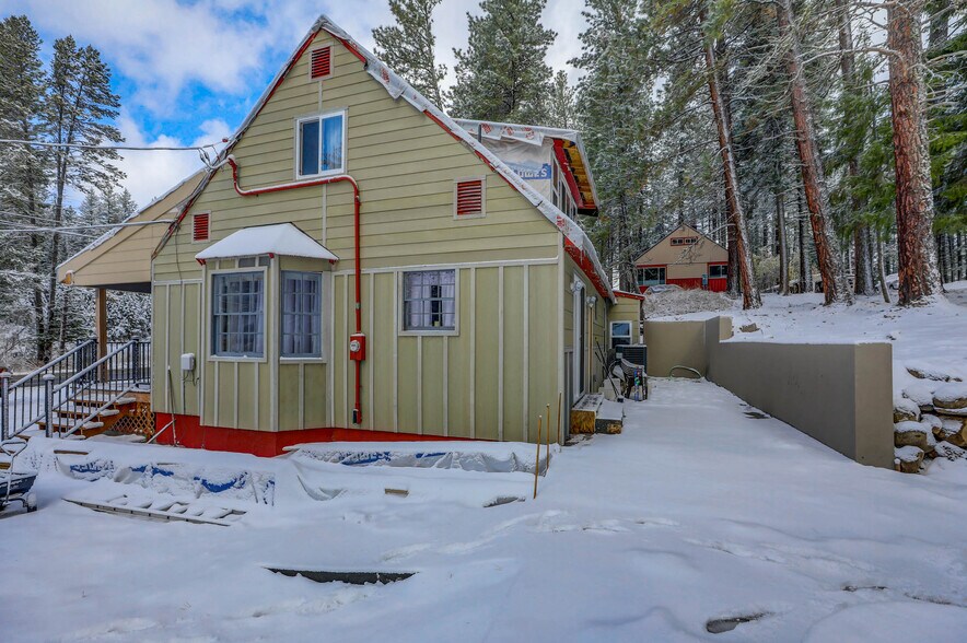 More Photos Of 305 N 3rd St, Mccall Freestanding For Sale