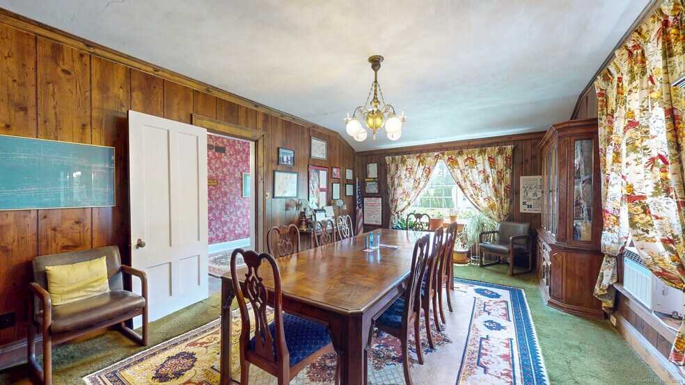 More Photos Of 8 W High St, East Hampton Office For Sale