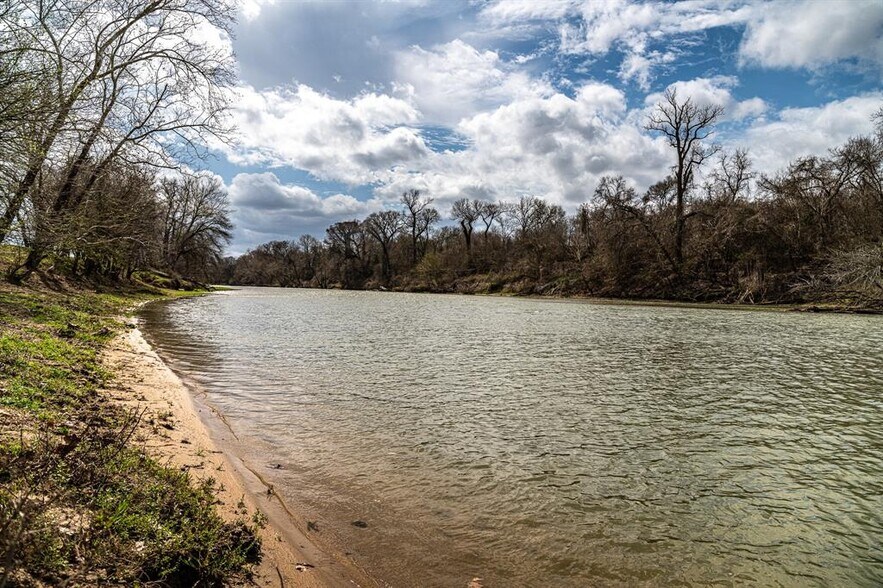 Primary Photo Of 121 Mechelle st, Smithville Land For Sale