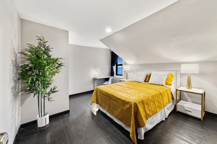 More Photos Of 115 Nippersink Blvd, Fox Lake Hospitality For Sale