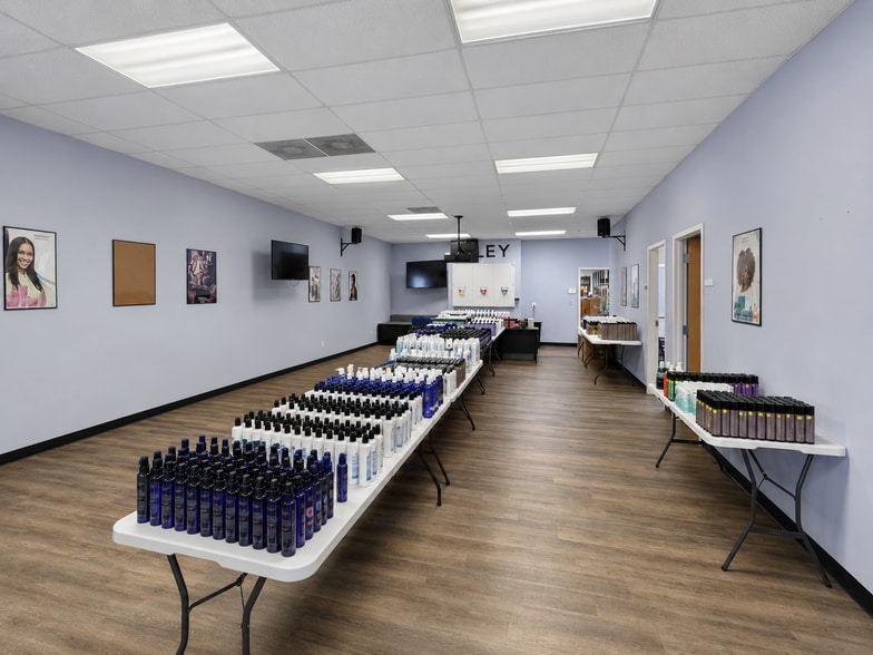 More Photos Of 12955 Starkey Rd, Largo Light Manufacturing For Lease