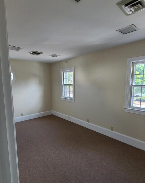 More Photos Of 109 Amherst St, Winchester Medical For Lease