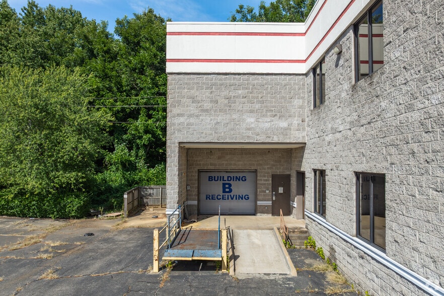 More Photos Of 7375 Adrianne Pl, Bartlett Light Distribution For Lease