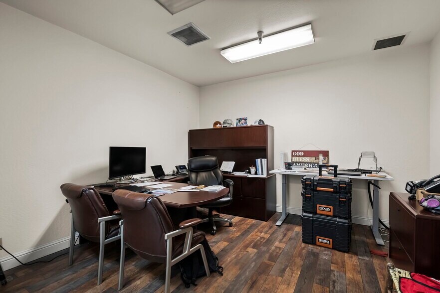 More Photos Of 802-808 Packer Way, Sparks Warehouse For Lease