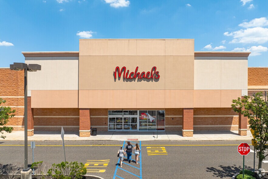 More Photos Of 2000 Clements Bridge Rd, Deptford Storefront For Lease