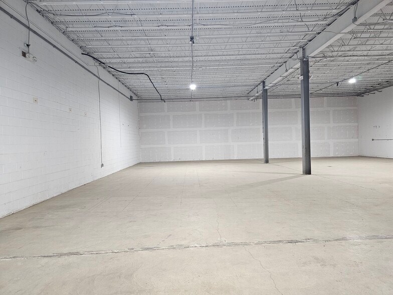 More Photos Of 43 Transport Ln, Pine Island Warehouse For Lease