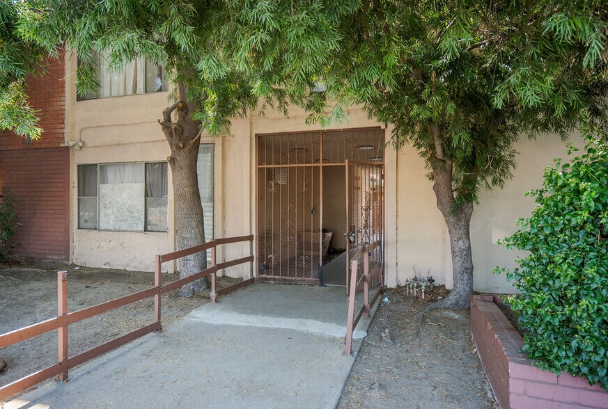 More Photos Of 6535 Fulton Ave, Van Nuys Apartments For Sale