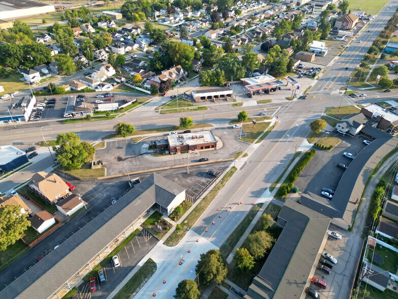 More Photos Of 2630 Oakwood Blvd, Melvindale Fast Food For Lease