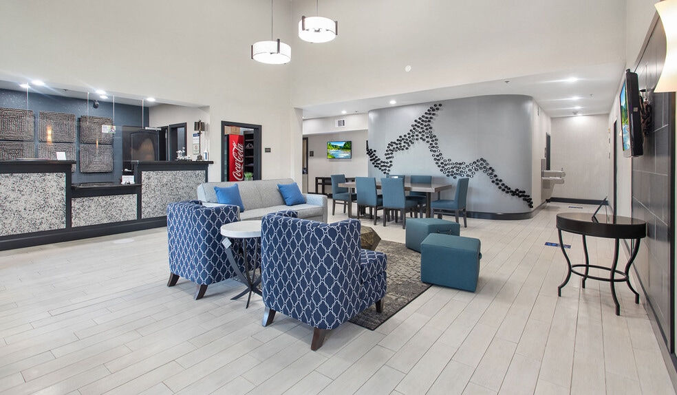 More Photos Of 201 W Hill Park Cir, Huntsville Hotel For Sale