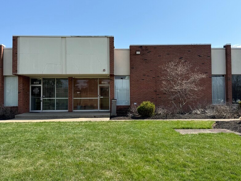 Primary Photo Of 121 Friends Ln, Newtown Showroom For Lease