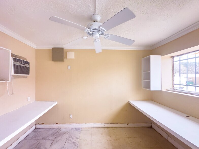 More Photos Of 10202 Mula Cir, Stafford Warehouse For Lease