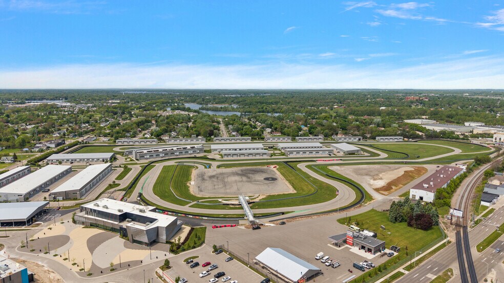 More Photos Of 148 Pit Ln, Pontiac Parking Garage For Sale