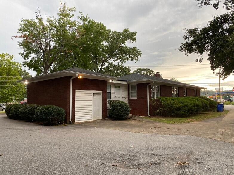 More Photos Of 1934 N Pleasantburg Dr, Greenville Medical For Lease