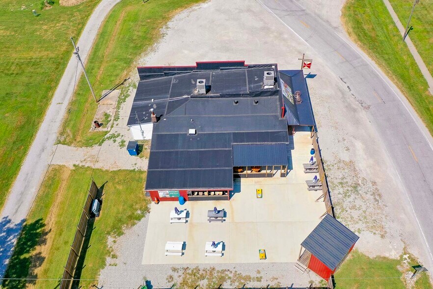 More Photos Of 402 W Deck St, New Douglas General Retail For Sale