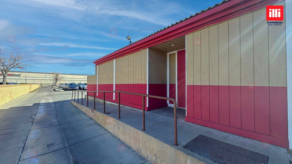 More Photos Of 44430 20th St W, Lancaster Restaurant For Lease