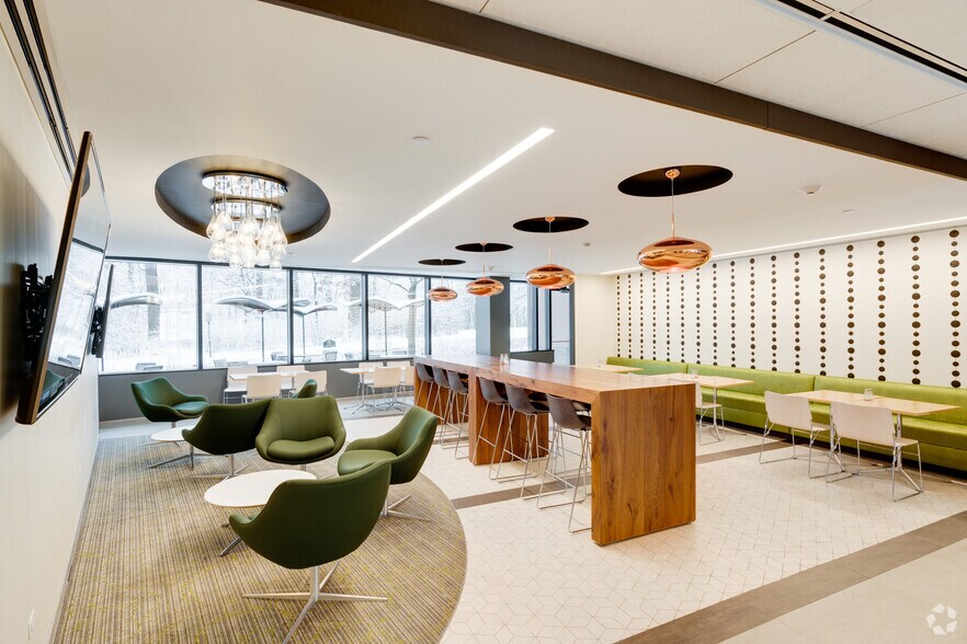 More Photos Of 3010 Highland Pky, Downers Grove Office For Lease