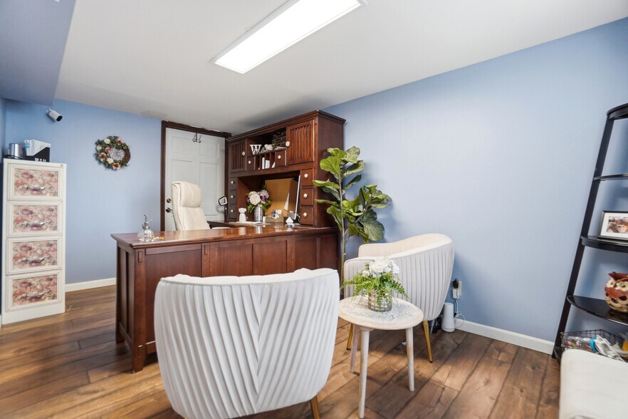 More Photos Of 175 W Franklin St, Centerville Storefront Retail Office For Sale