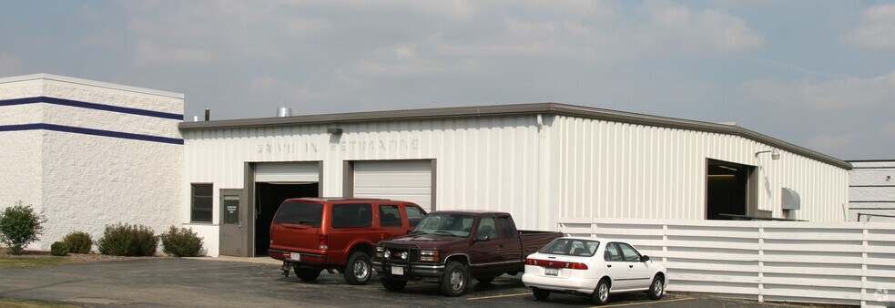More Photos Of 705 Cardinal Ln, Hartland Auto Repair For Sale