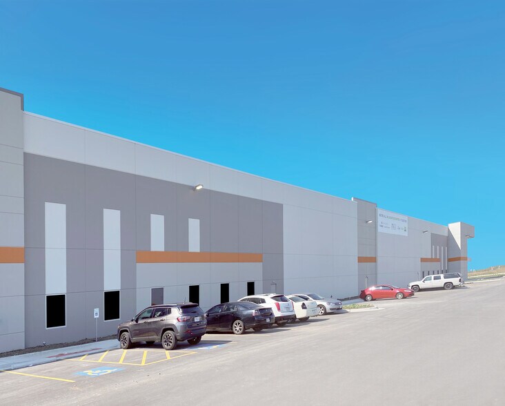 More Photos Of 10530 NW Transcon Dr, Kansas City Distribution For Lease