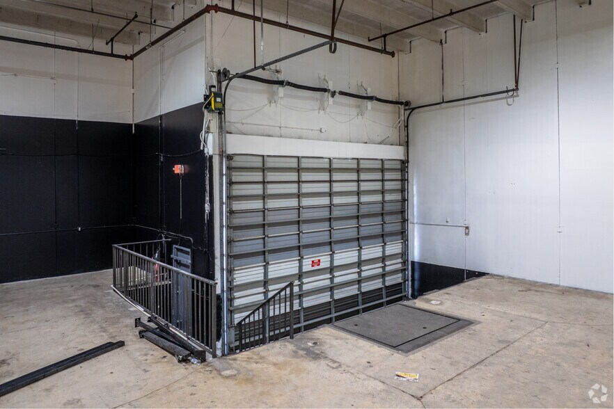 More Photos Of 5240-5260 NW 167th St, Miami Gardens Warehouse For Lease