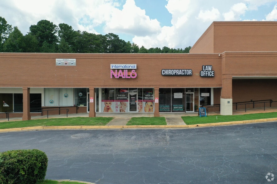 More Photos Of 7984-8044 Rockbridge Rd, Lithonia Storefront For Lease