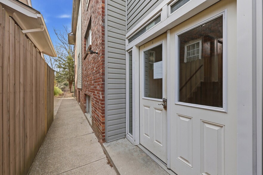 More Photos Of 2189 Baringer Ave, Louisville Apartments For Sale