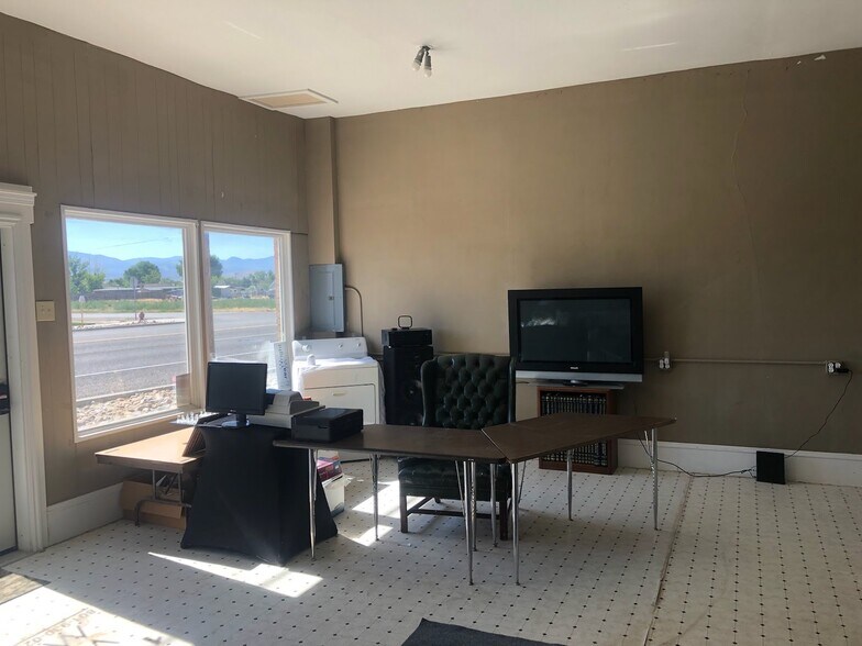 More Photos Of 123-125 N Main St, Centerfield General Retail For Lease