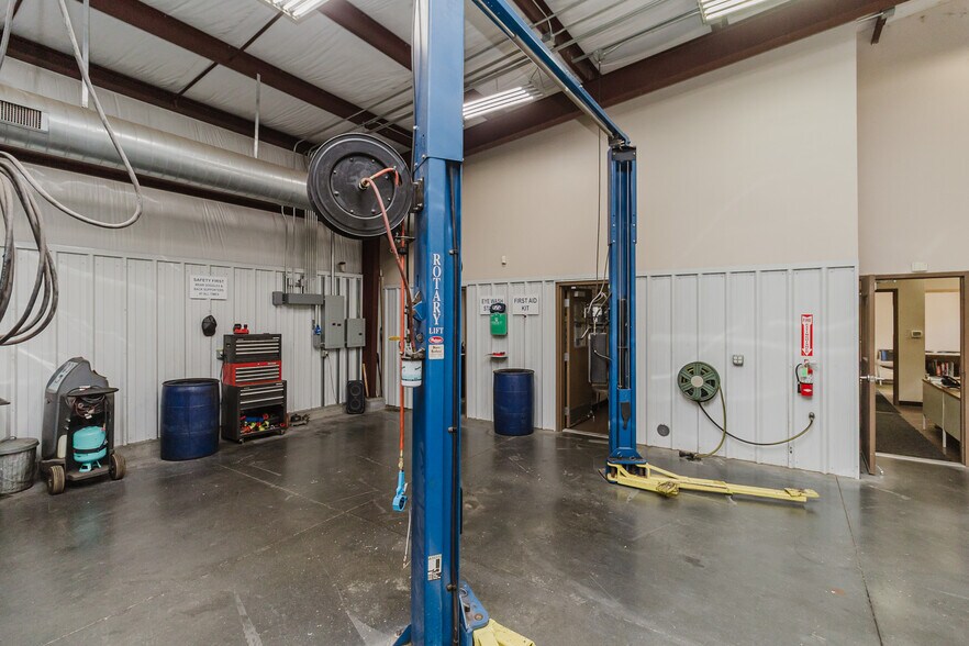 More Photos Of 3101 S Broadway St, Wichita Freestanding For Sale