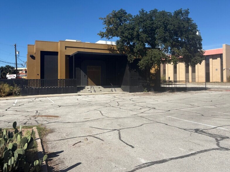 Primary Photo Of 110 E Riverside Dr, Austin Freestanding For Lease