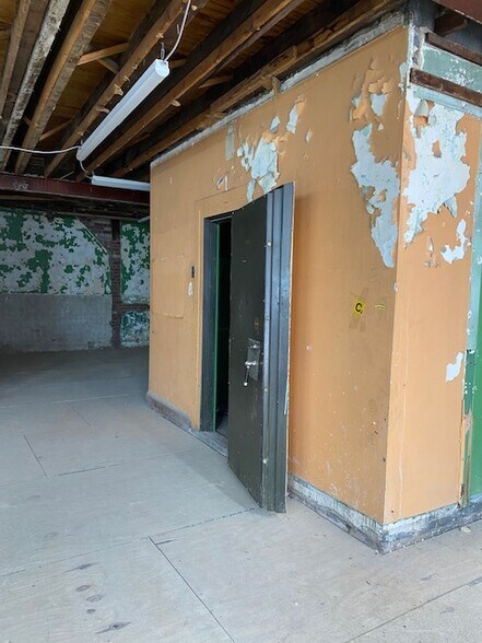 More Photos Of 1539 Covert St, Ridgewood Warehouse For Lease