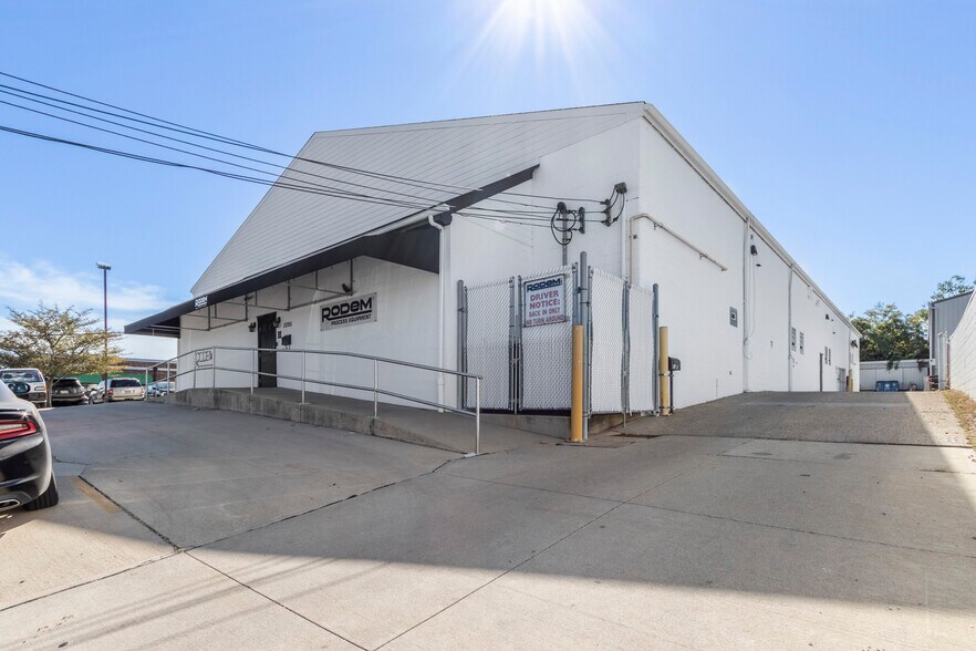 More Photos Of 5095 Crookshank Rd, Cincinnati Light Manufacturing For Sale