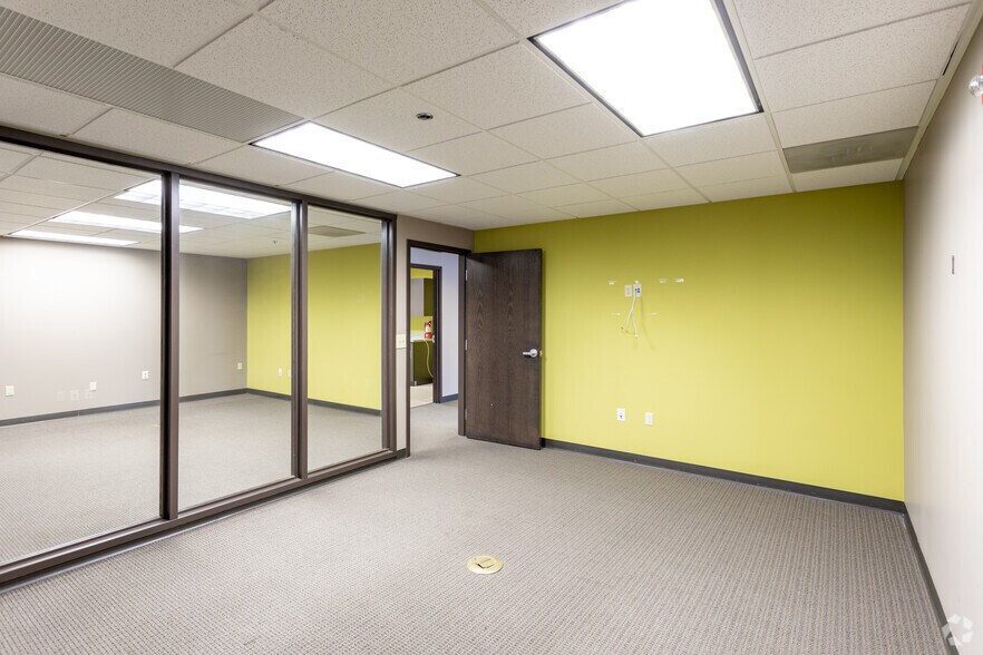 More Photos Of 7171 W 95th St, Overland Park Unknown For Lease