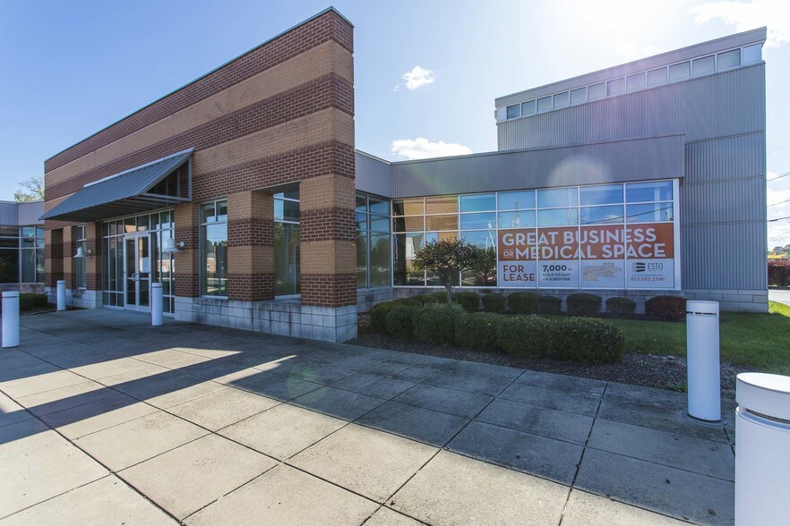 More Photos Of 900 Spring St, Jeffersonville Medical For Lease