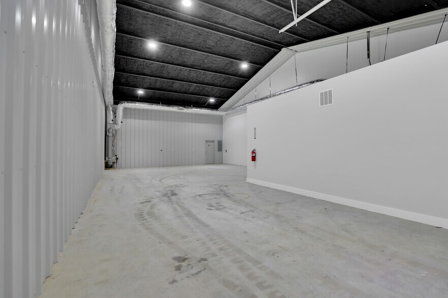 More Photos Of 14596 US Highway 75, Van Alstyne Flex For Lease