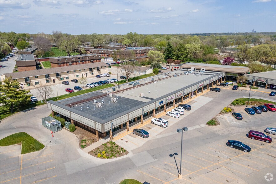 19601984 Grand Ave, West Des Moines, IA 50265 For Lease