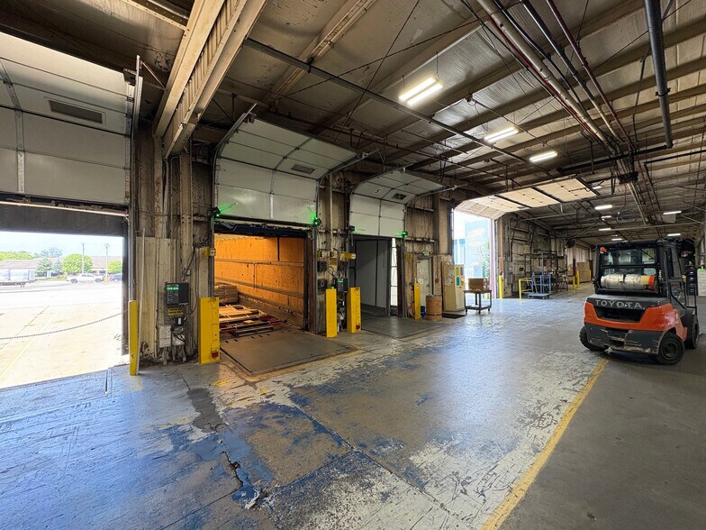 More Photos Of 3308 Charlotte Ave, Elkhart Manufacturing For Lease