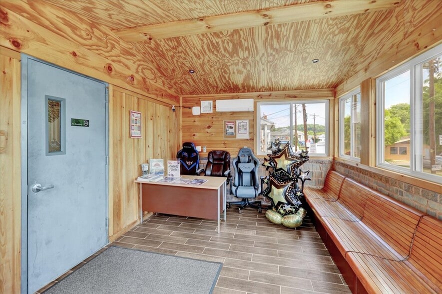 More Photos Of 22 New Holland ave, Shillington Sports And Entertainment For Sale