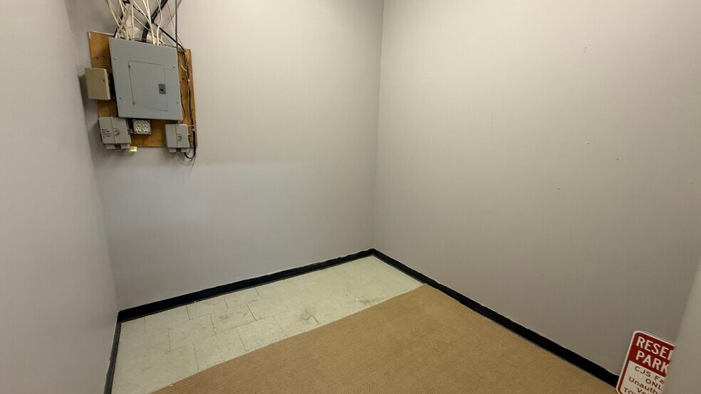 More Photos Of 25 S Broad St, Nazareth Medical For Lease