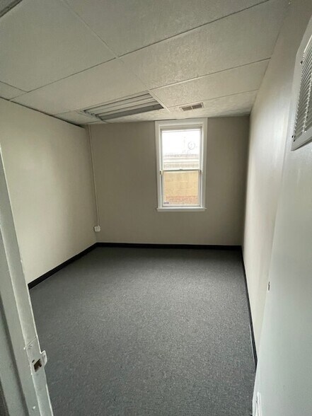 More Photos Of 4805 42nd Pl, Hyattsville Office For Lease