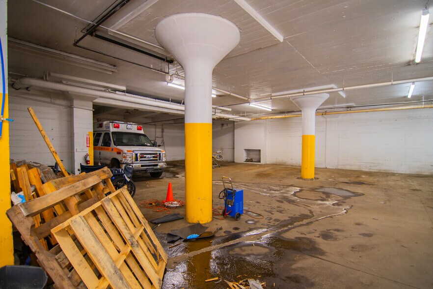 More Photos Of 1439 Sunset Blvd, Steubenville Flex For Sale