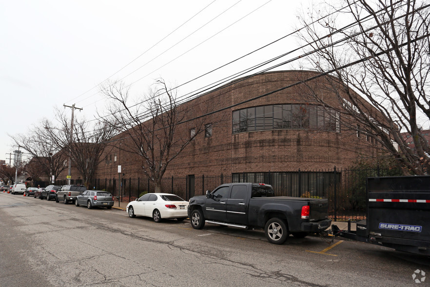 Primary Photo Of 800-812 Spring Garden St, Philadelphia Office For Sale