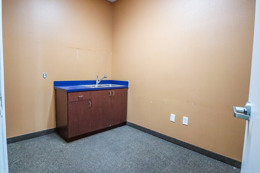 More Photos Of 6640 S Tenaya Way, Las Vegas Light Distribution For Lease