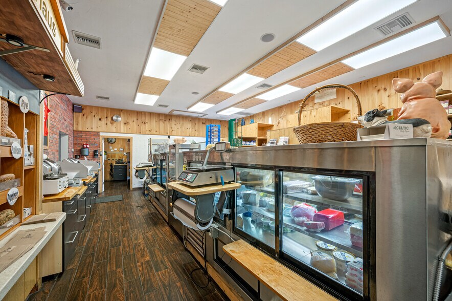 More Photos Of 1995 E Bay Dr, Largo Restaurant For Sale