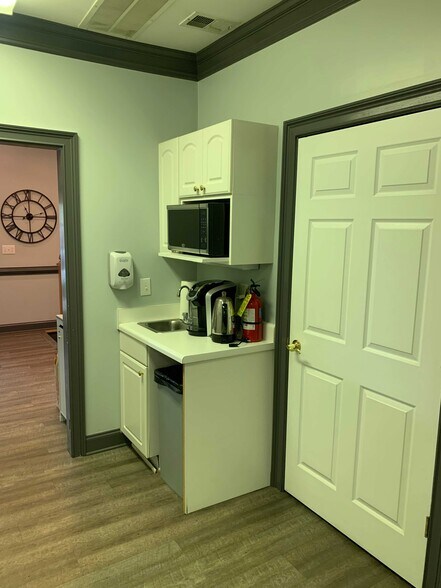 More Photos Of 417-429 Creekstone Rdg, Woodstock Office For Sale