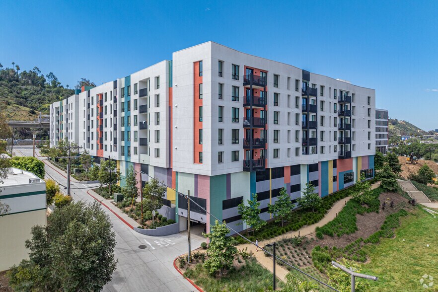 More Photos Of 4520 Alvarado Canyon Rd, San Diego Apartments For Lease