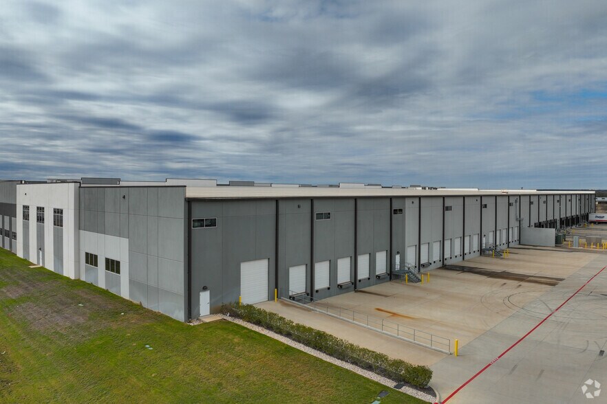 More Photos Of 100 Velocity Dr, Georgetown Warehouse For Lease